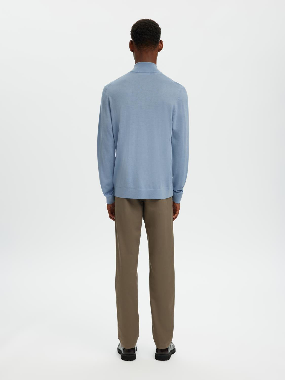 model_shot-back